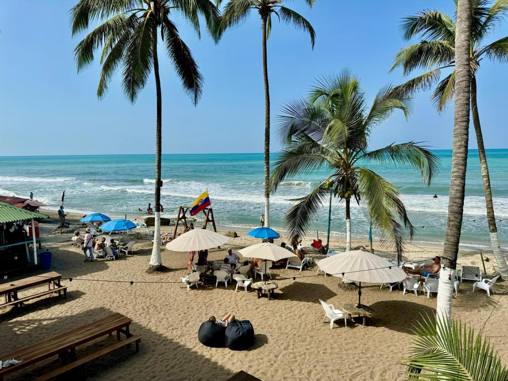 Beach Life Palomino - Beach Party Hostel & Beach Club Exterior photo