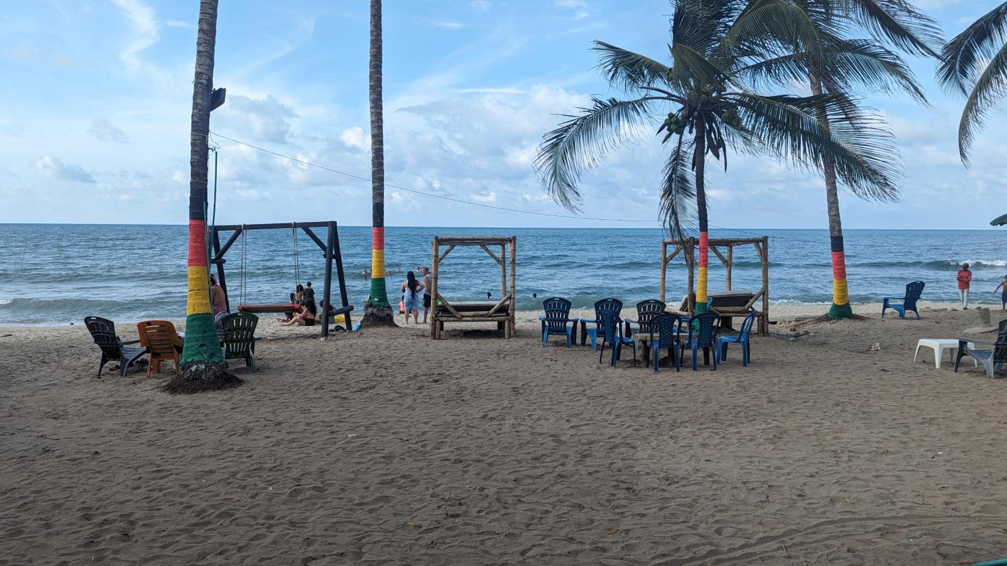 Beach Life Palomino - Beach Party Hostel & Beach Club Exterior photo