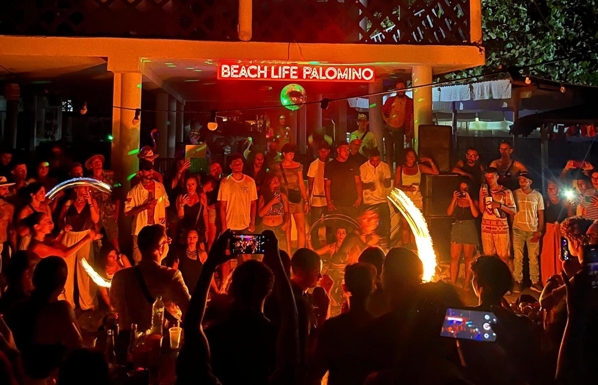 Beach Life Palomino - Beach Party Hostel & Beach Club Exterior photo